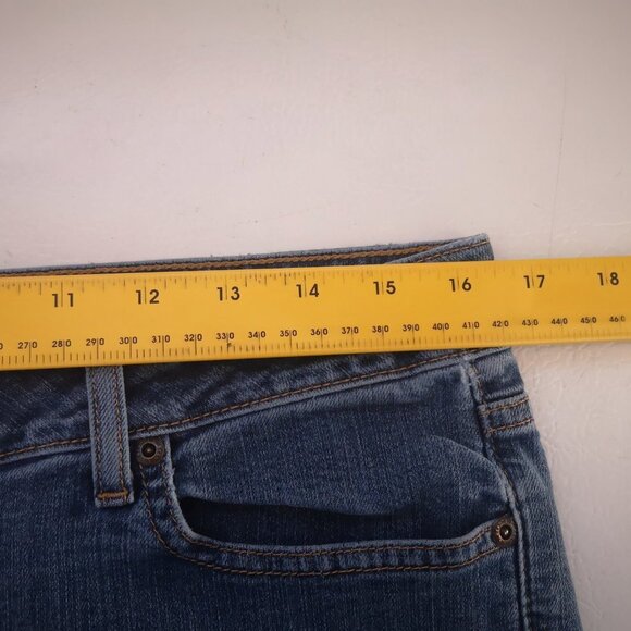 L.L. Bean Classic Fit Ladies Size 14 Tall Medium Wash Blue Jeans - Picture 12 of 15